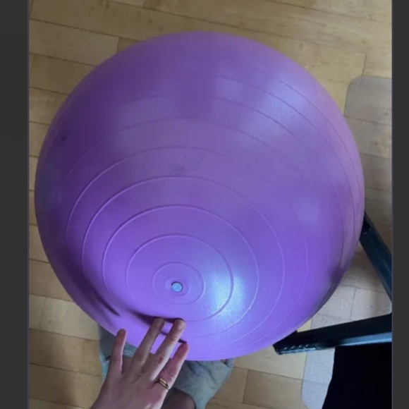Yoga ball with pump - Picture 4 of 6